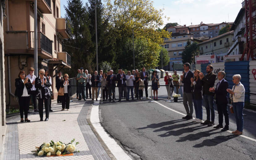  San Sebastián Coloca Dos Placas En Memoria De Los Guardias Civiles Antonio Pastor Y Moisés Cordero - AYUNTAMIENTO DONOSTIA / EP 