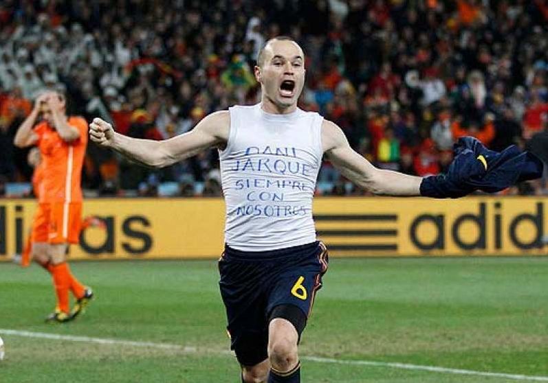  Iniesta celebrando el gol de la final del mundial 