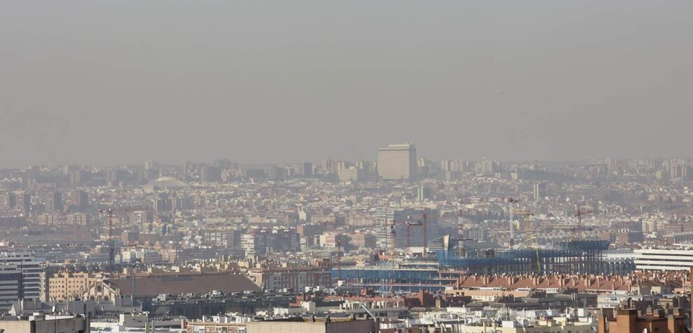  Archivo - Imagen de la boina de contaminación en Madrid, a 10 de febrero de 2022, en Madrid (España). - Jesús Hellín - Europa Press - Archivo 