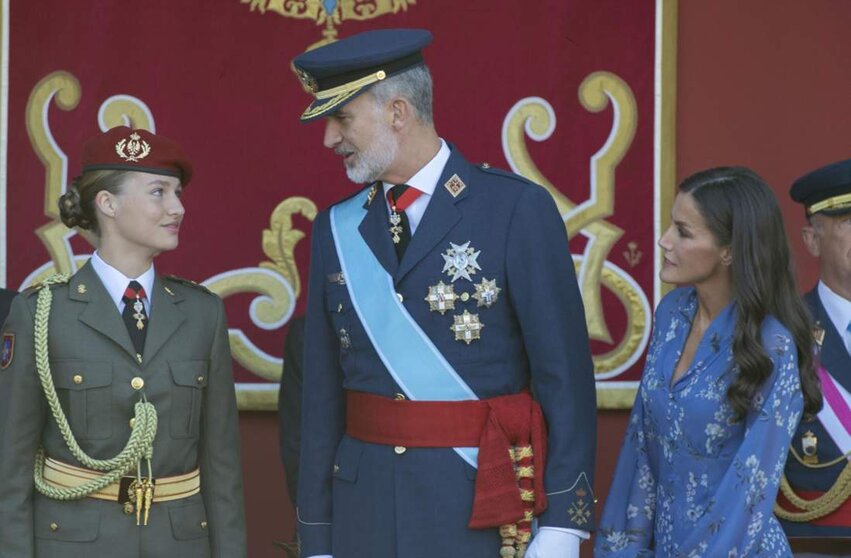  Archivo - (I-D) La Princesa de Asturias, Leonor; el Rey Felipe VI y la Reina Letizia durante el desfile del 12 de octubre 'Día de la Fiesta Nacional', en la plaza de Cánovas del Castillo, a 12 de octubre de 2023, en Madrid (España). - Alberto Ortega - Europa Press - Archivo 