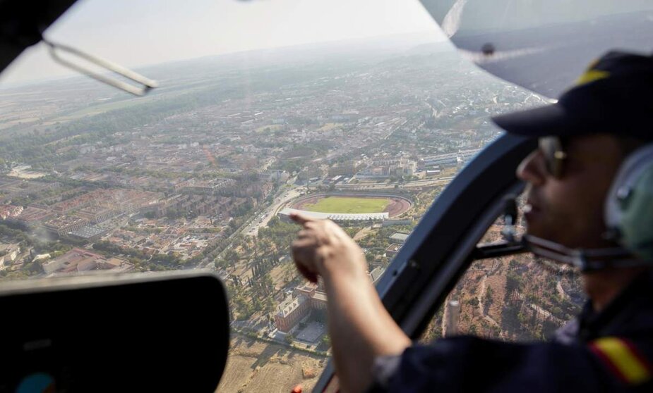  Archivo - El capitán Reyes, miembro del Ejército del Aire, volando en uno de los helicópteros Pegasus de la DGT para controlar el tráfico por las carreteras de la zona este de la Comunidad de Madrid, a 28 de julio de 2021, en la Base DGT Madrid-Cuatro Vie - Jesús Hellín - Europa Press - Archivo 