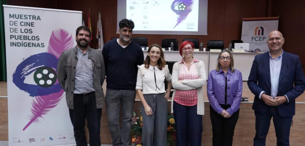  Autoridades asistentes a la inauguración de la muestra. 