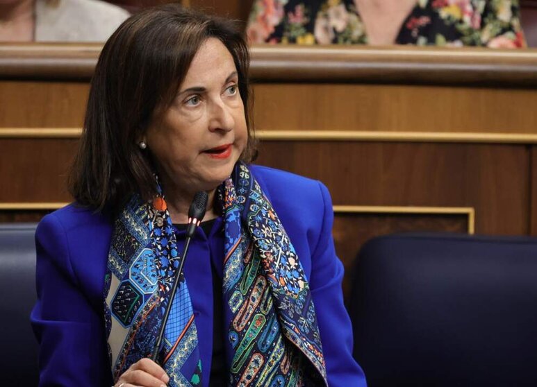  Archivo - La ministra de Defensa, Margarita Robles, interviene durante la sesión de control al Gobierno, en el Congreso de los Diputados. - Jesús Hellín - Europa Press - Archivo 