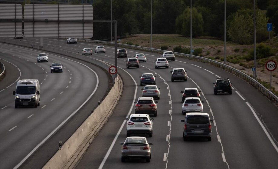  Archivo - Varios vehículos en la autovía A1, a 1 de septiembre de 2024, en Madrid (España). La Dirección General de Tráfico (DGT) prevé 4.760.000 movimientos de largo recorrido con motivo de la operación retorno del verano que se puso en marcha desde el p - Alejandro Martínez Vélez - Europa Press - Archivo 