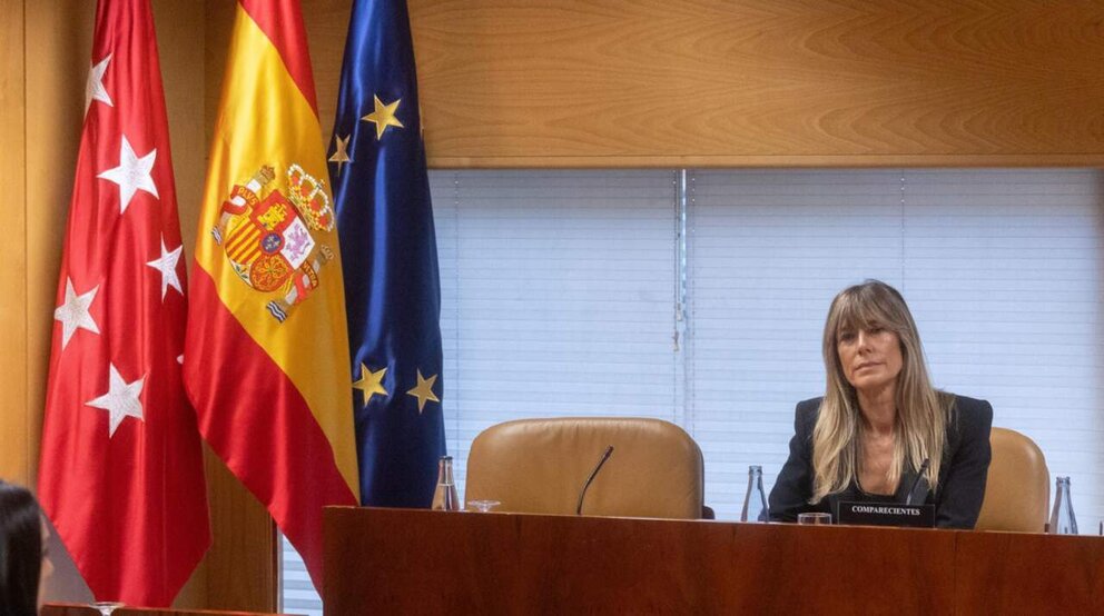  La mujer del presidente del Gobierno, Begoña Gómez, durante la Comisión de Investigación sobre programas de cátedras y postgrados de la Universidad Complutense de Madrid y empresas financiadoras, en la Asamblea de Madrid. - Eduardo Parra - Europa Press 