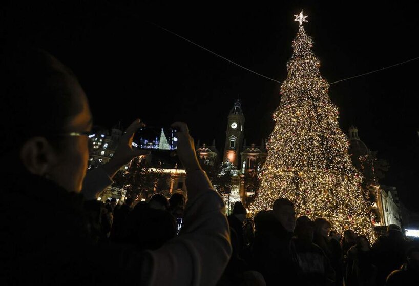  Archivo - Imagen de archivo del encendido de las luces de Navidad en la ciudad de València en diciembre de 2023. - Rober Solsona - Europa Press - Archivo 