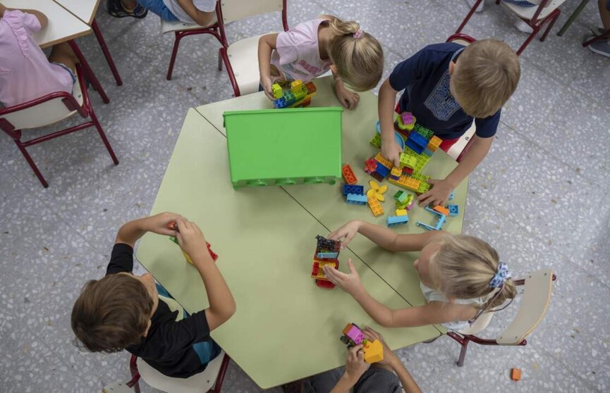  Archivo - Varios niños juegan en el colegio - Jorge Gil - Europa Press - Archivo 