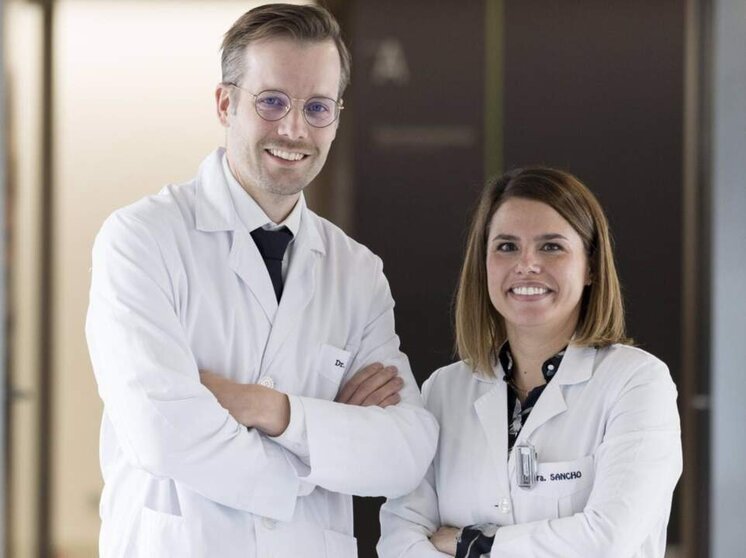  El doctor Gabriel Schlager y la doctora Lidia Sancho, especialistas en Dermatología y Medicina Nuclear del Área de Cancer de Piel y Melanoma del CCUN - CLÍNICA UNIVERSIDAD DE NAVARRA 