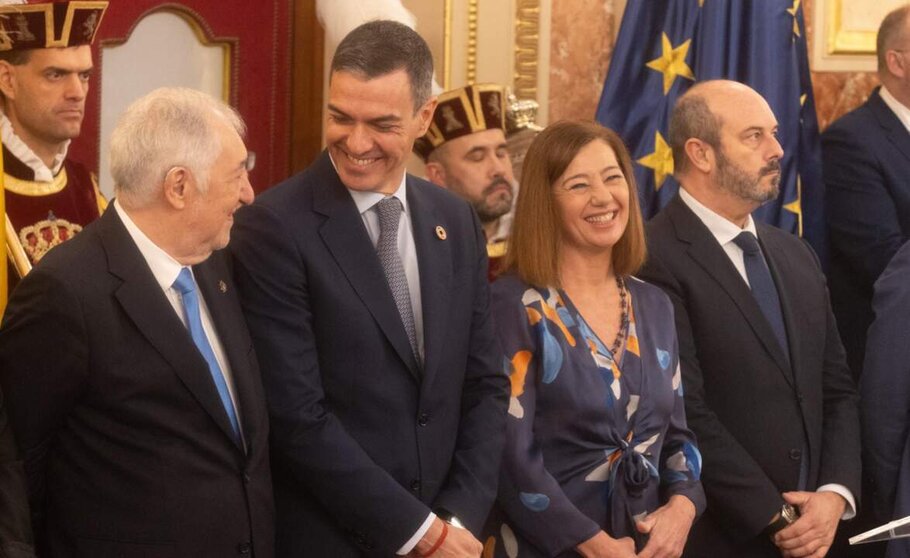  (I-D) El presidente del Tribunal Constitucional, Cándido Conde-Pumpido, el presidente del Congreso, Pedro Sánchez, la presidenta del Congreso, Francina Armengol, y el presidente del Senado, Pedro Rollán, durante el acto institucional por el Día de la Cons - Eduardo Parra - Europa Press 