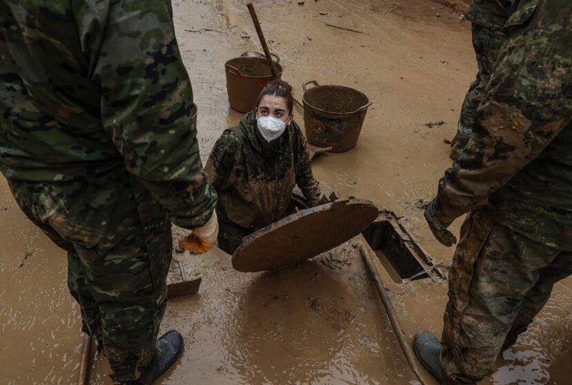  Militares trabajan para desatascar las alcantarillas, a 13 de noviembre de 2024, en Paiporta, Valencia, Comunidad Valenciana (España). - Rober Solsona - Europa Press 