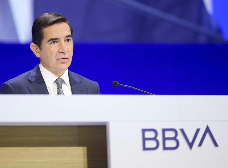  Torres (BBVA) traslada el pésame por el fallecimiento de Javier Echenique a los 74 años 