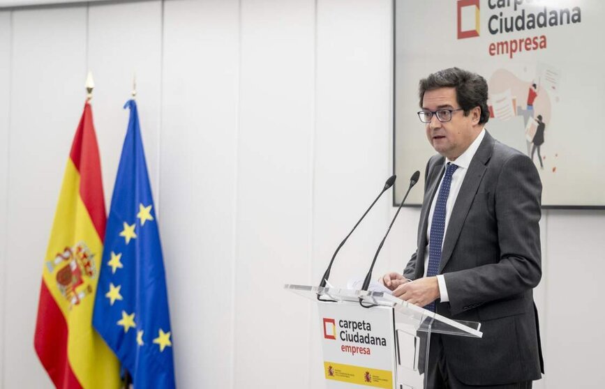  El ministro para la Transformación Digital y Función Pública, Óscar López, interviene durante la presentación de la nueva versión de Carpeta Ciudadana, en la Escuela de Organización Industrial, a 19 de diciembre de 2024, en Madrid (España).. La nueva carp - A. Pérez Meca - Europa Press 