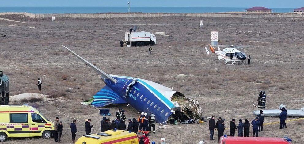  Kazajistán investiga las causas del accidente del avión mientras Ucrania apunta a que fue derribado por Rusia 