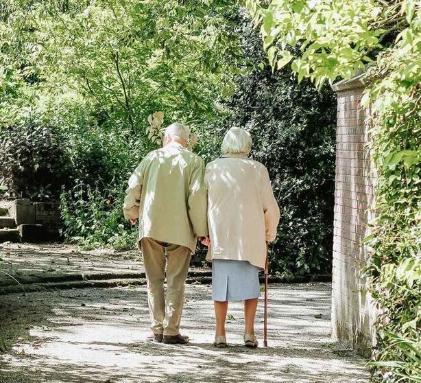  Un pareja en residencia de mayores 