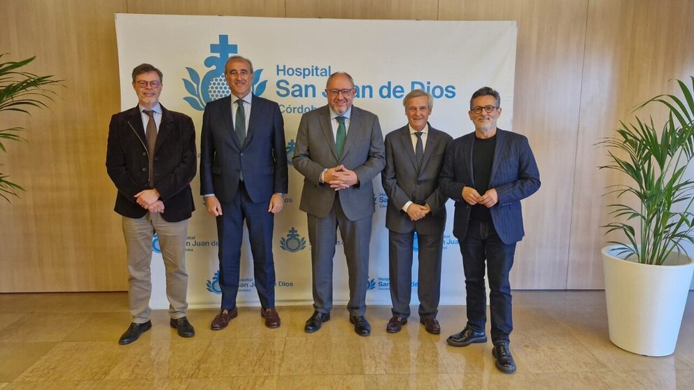  Los ponentes junto al rector de la UCO, el gerente y director médico del HSJD de Córdoba 