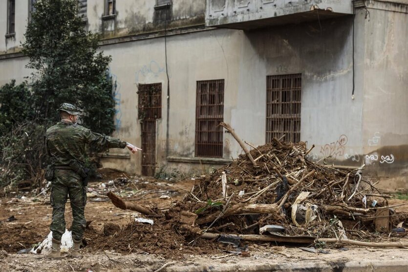  Archivo - Un militar en Paiporta, Valencia, Comunidad Valenciana (España). - Rober Solsona - Europa Press - Archivo 