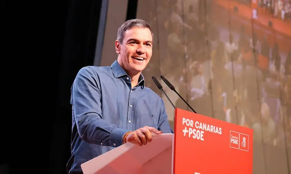  El presidente del Gobierno y secretario general socialista, Pedro Sánchez, ha asegurado que sacará adelante “sí o sí” las medidas sociales del 'decreto ómnibus' frente a la “coalición negacionista” de PP y Vox.<br><br>"Vamos a buscar votos hasta debajo de las piedras por responsabilidad y por convicción. Para que la gente tenga sus derechos, los derechos que PP y Vox les han cercenado votando en contra esta semana en el Congreso", se ha comprometido Sánchez en la clausura este domingo del congreso regional del PSOE canario en el que el ministro de Política Territorial y Memoria Democrática, Ángel Víctor Torres, ha salido respaldado para continuar como líder del partido en las islas.<br><br>El Gobierno sufrió su primera derrota parlamentaria del año este miércoles, después de que el Congreso rechazara este miércoles dos de los tres decretos-leyes que se sometían a votación: el impuesto a las energéticas y el denominado 'ómnibus', que recoge medidas como la subida de pensiones, las ayudas al transporte y a los afectados por la DANA o la prórroga de la prohibición de desahucios y cortes de suministros a familias vulnerables.<br><br>En su contra, además del PP, también votaron Vox y Junts. El miércoles sí salió adelante el decreto de la jubilación parcial, que recoge cambios pactados con la patronal y los sindicatos, gracias al voto a favor del PP. 