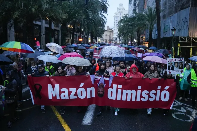  Una cuarta manifestación recorre el centro de València para exigir la dimisión de Mazón: "Las víctimas no se olvidan" - JORGE GIL / EUROPA PRESS 