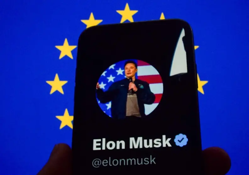  Imagen de la cuenta de Elon Musk sobre una bandera de la UE - Europa Press/Contacto/Vuk Valcic 