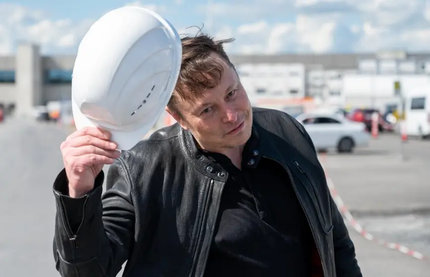  Archivo - 17 May 2021, Brandenburg, Gruenheide: CEO of Tesla Motors Elon Musk visits the construction site of the Tesla factory in Gruenheide. Photo: Christophe Gateau/dpa - Christophe Gateau/dpa - Archivo 