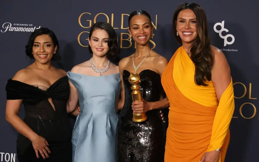  Archivo - Adriana Paz, Selena Gomez, Zoe Saldana y Karla Sofía Gascón posan con el Globo de oro a mejor musical o comedia para Emilia Pérez - CRASH / ZUMA PRESS / CONTACTOPHOTO - Archivo 