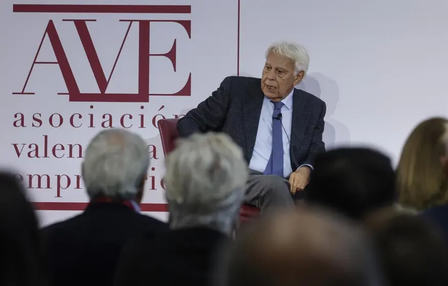  El expresidente del Gobierno, Felipe González, interviene durante la asamblea general de la Asociación Valenciana de Empresarios (AVE), en l'Alqueria del Basket, a 26 de febrero de 2025, en Valencia, Comunidad Valenciana (España). - Rober Solsona - Europa Press 