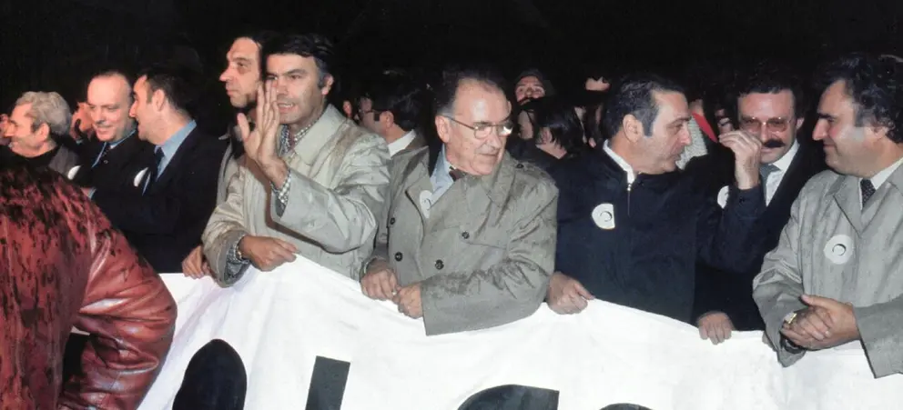  Archivo - Foto de archivo de la cabeza de la manifestación bajo el lema "Por la libertad, la democracia y la Constitución" convocada por las principales fuerzas políticas y sindicales en respuesta al intento golpista del 23F. - Europa Press - Archivo 