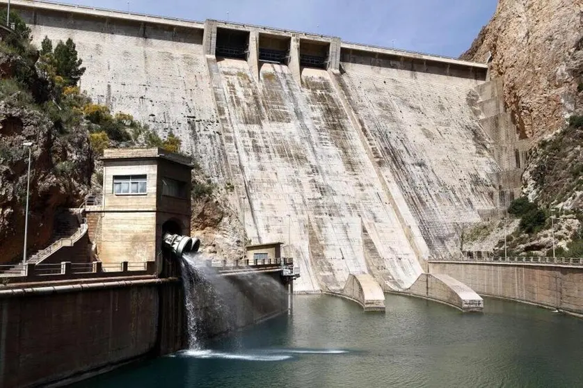  Embalse del Segura 